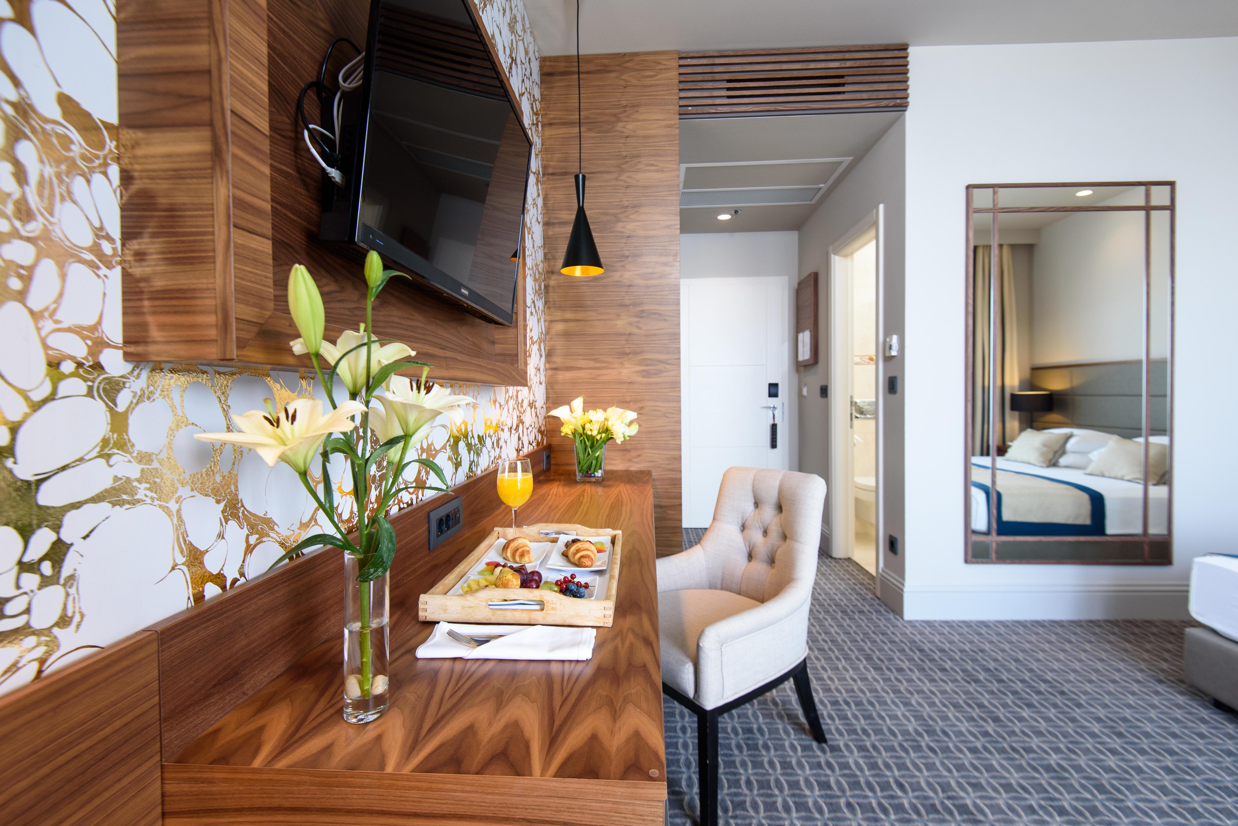 Royal Ariston Hotel Dubrovnik Ngoại thất bức ảnh A room at the hotel