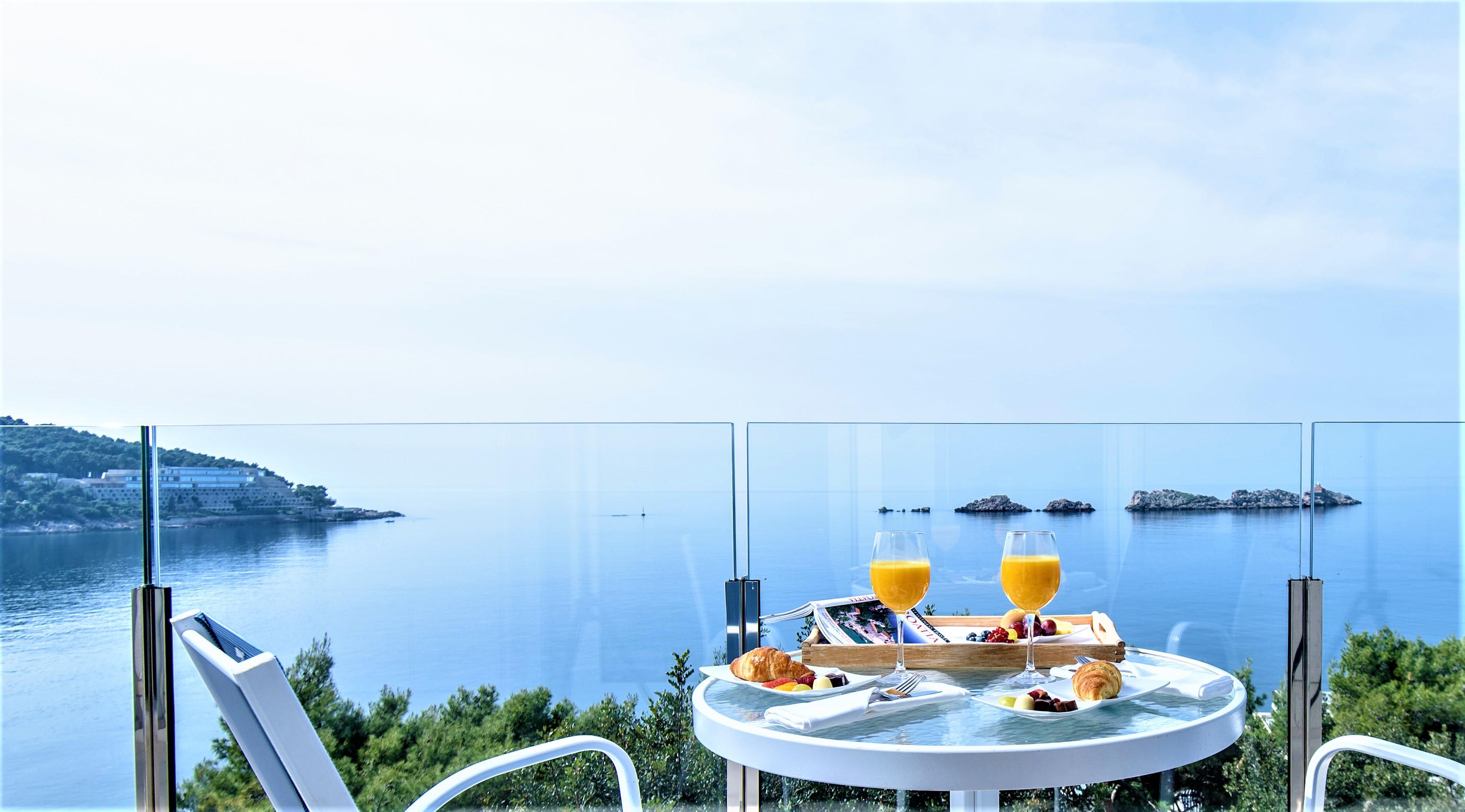 Royal Ariston Hotel Dubrovnik Ngoại thất bức ảnh View of the Gulf of Policastro