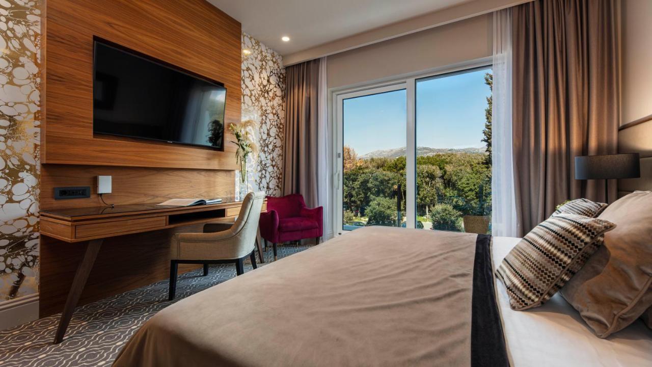 Royal Ariston Hotel Dubrovnik Ngoại thất bức ảnh A room at the hotel