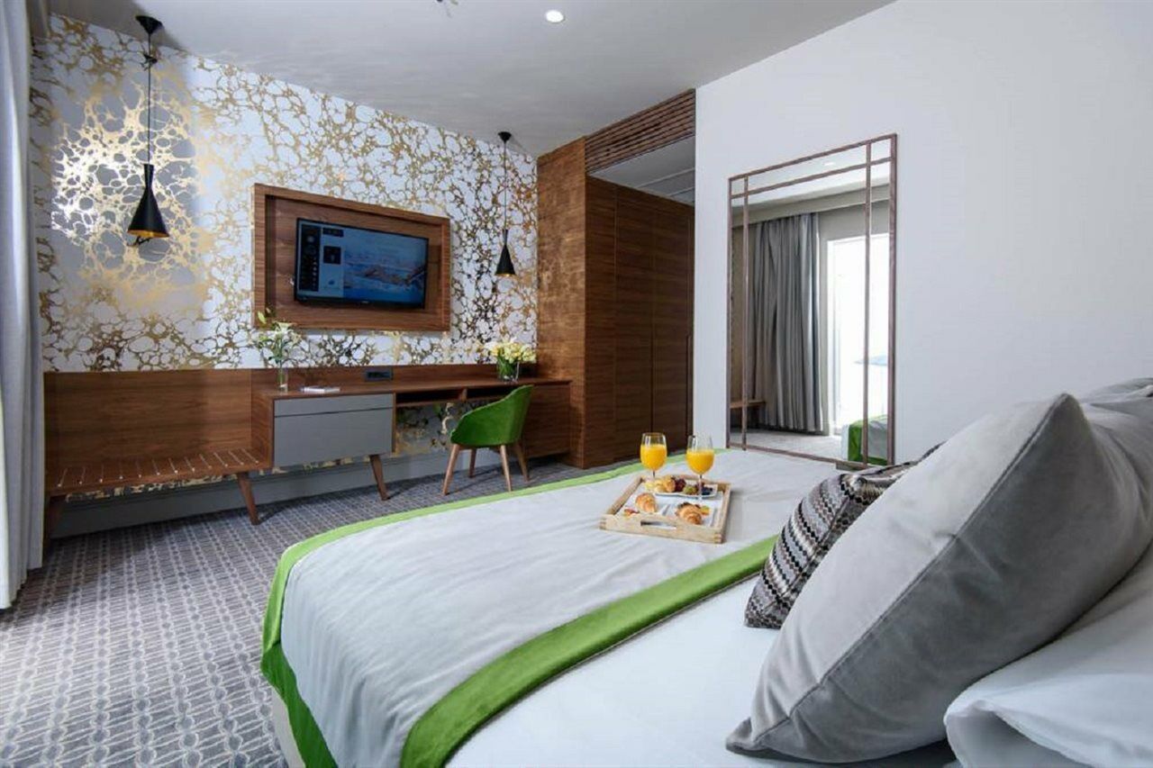 Royal Ariston Hotel Dubrovnik Ngoại thất bức ảnh A room at the hotel