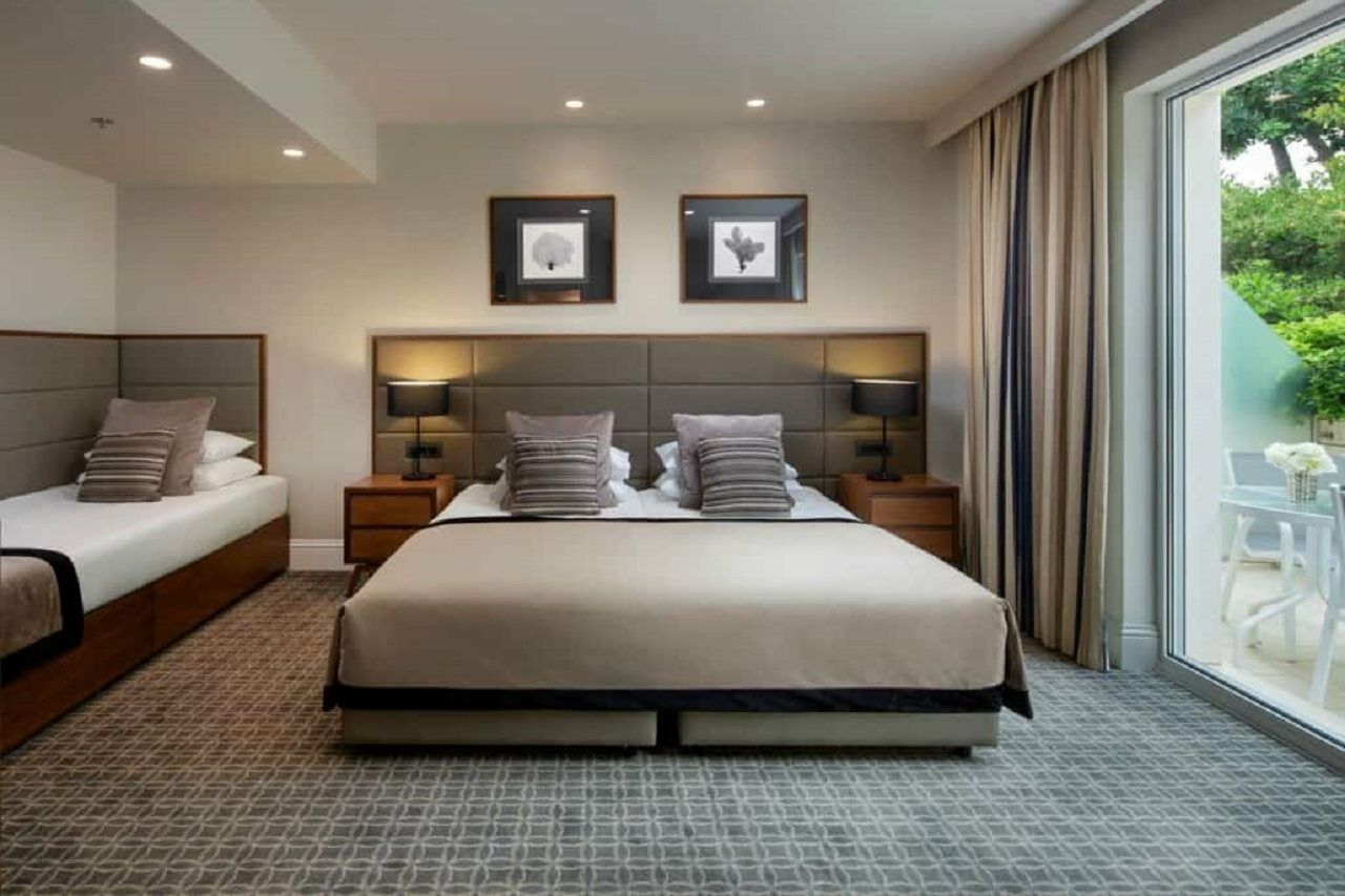 Royal Ariston Hotel Dubrovnik Ngoại thất bức ảnh A bedroom at the hotel